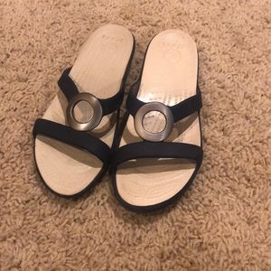 Size 6 croc sandals